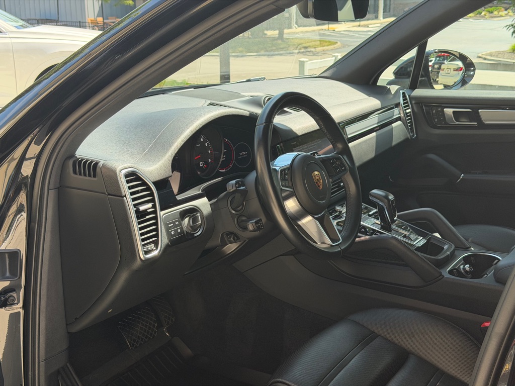 Photo 19 of this PORSCHE CAYENNE