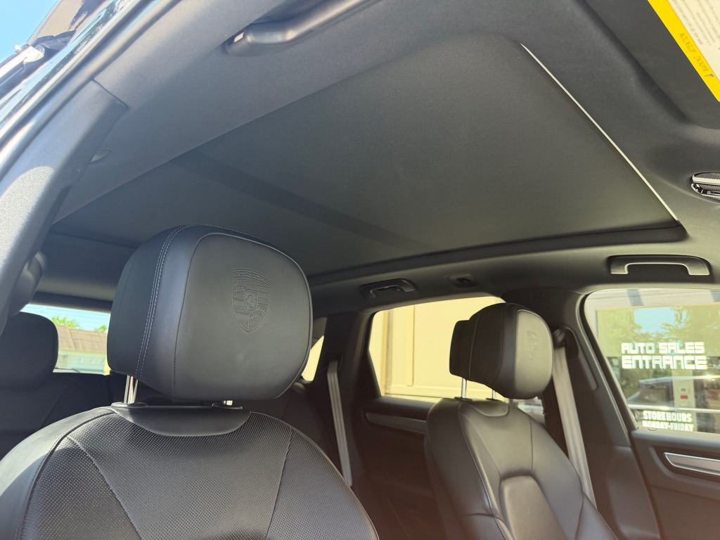Photo 67 of this PORSCHE CAYENNE