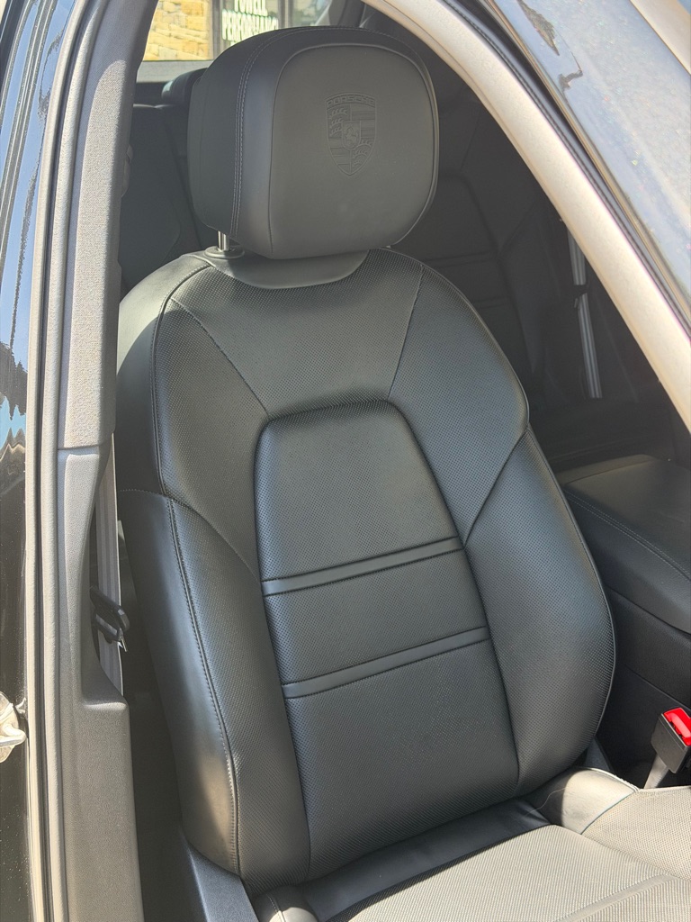 Photo 60 of this PORSCHE CAYENNE