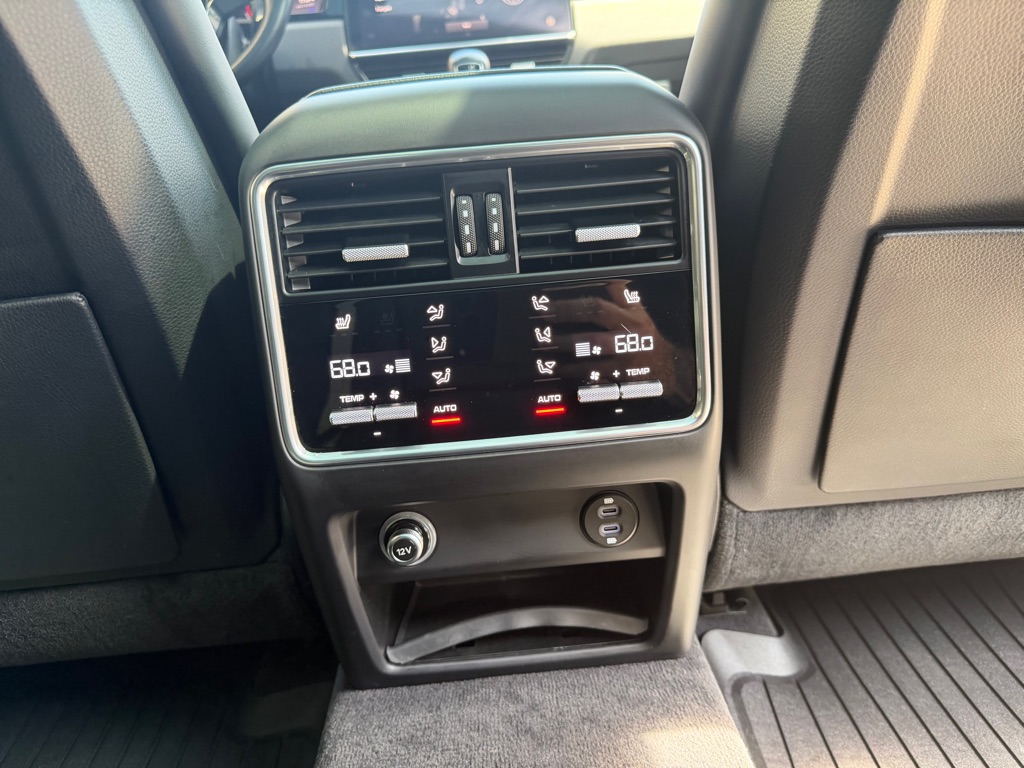 Photo 81 of this PORSCHE CAYENNE
