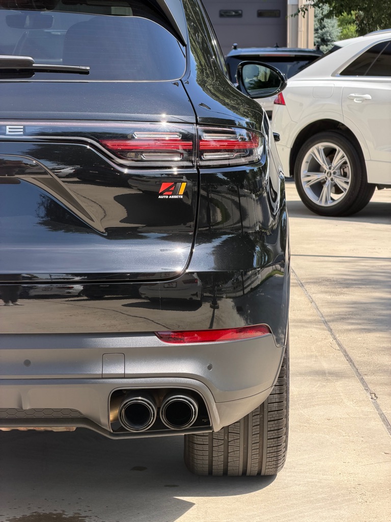 Photo 13 of this PORSCHE CAYENNE