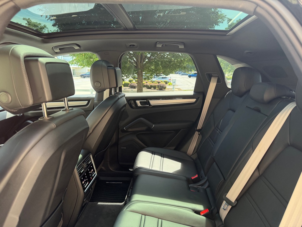 Photo 93 of this PORSCHE CAYENNE