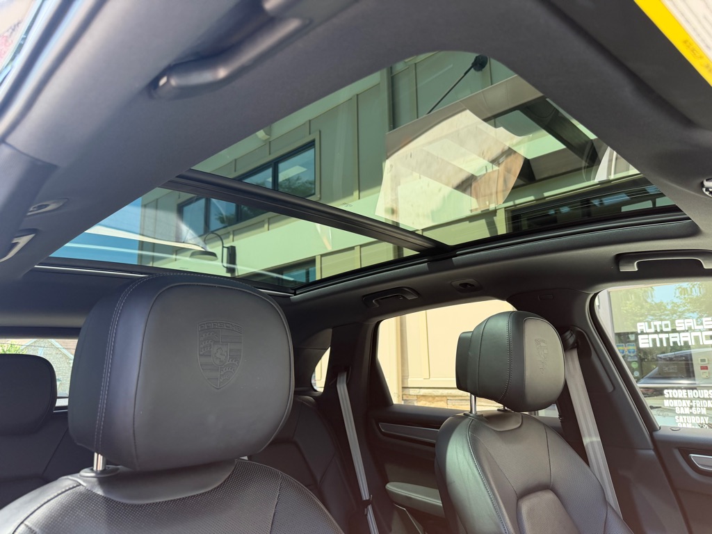 Photo 68 of this PORSCHE CAYENNE