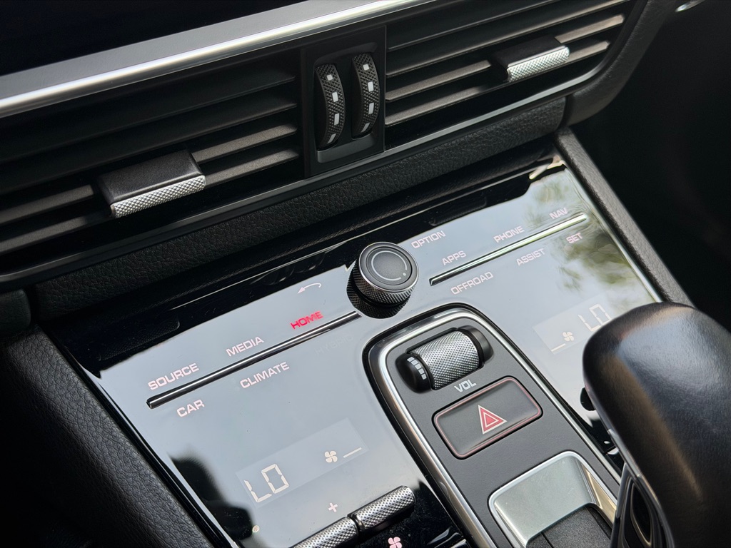 Photo 41 of this PORSCHE CAYENNE