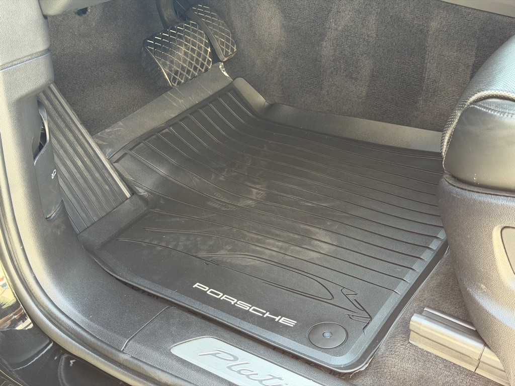 Photo 25 of this PORSCHE CAYENNE