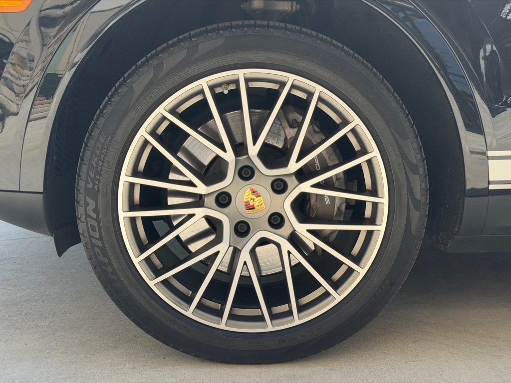 Photo 14 of this PORSCHE CAYENNE