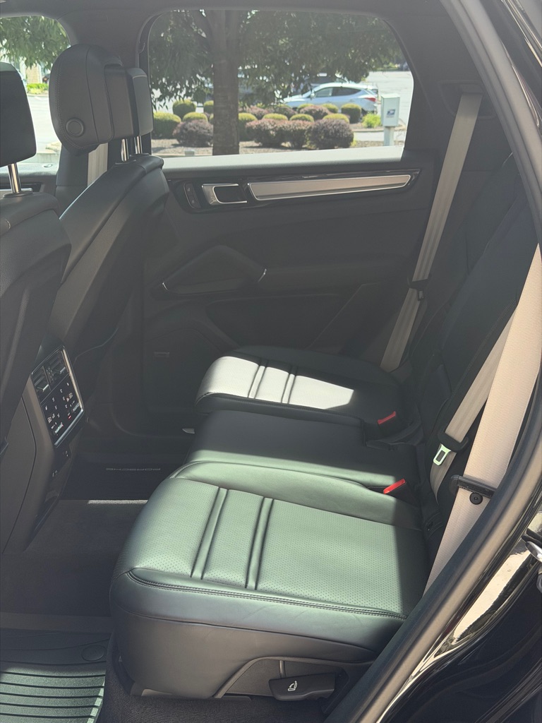 Photo 84 of this PORSCHE CAYENNE