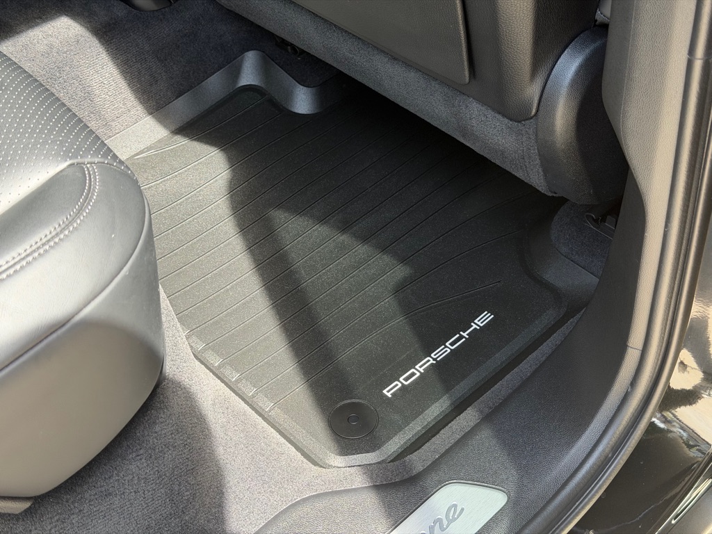 Photo 77 of this PORSCHE CAYENNE