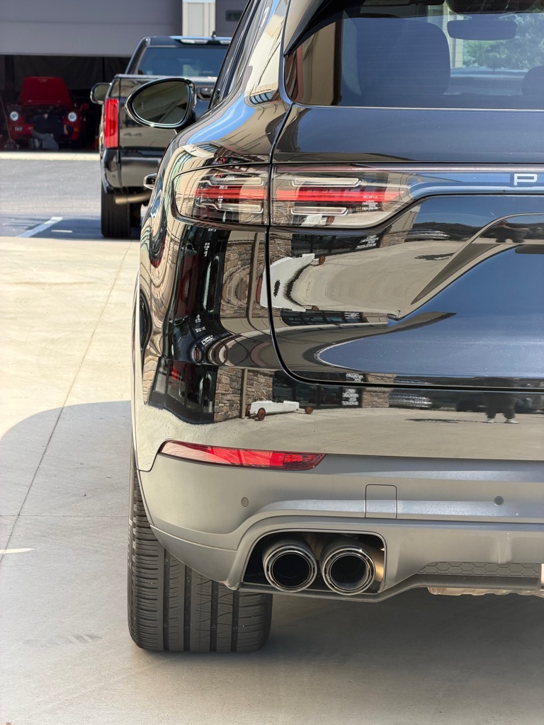 Photo 12 of this PORSCHE CAYENNE