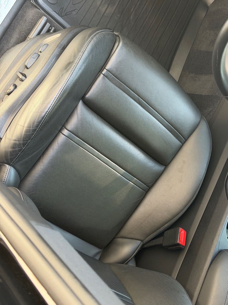 Photo 28 of this PORSCHE CAYENNE