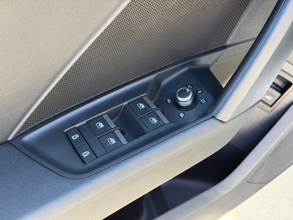 Photo 10 of this AUDI A3