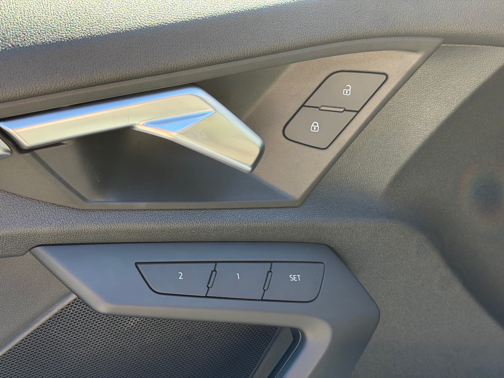 Photo 9 of this AUDI A3