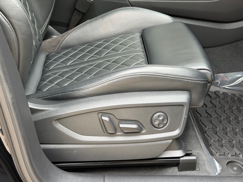 Photo 66 of this AUDI SQ5