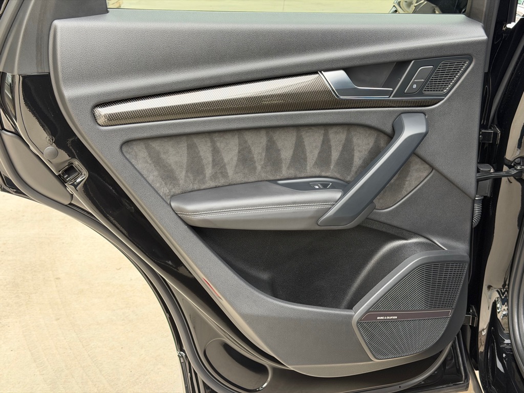 Photo 89 of this AUDI SQ5