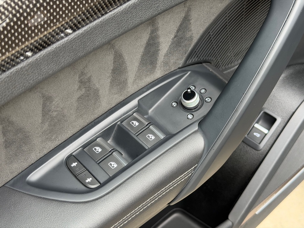 Photo 23 of this AUDI SQ5