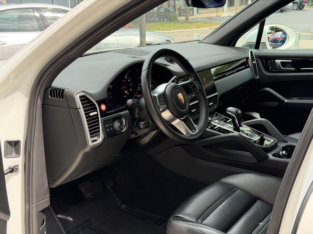 Photo 22 of this PORSCHE CAYENNE