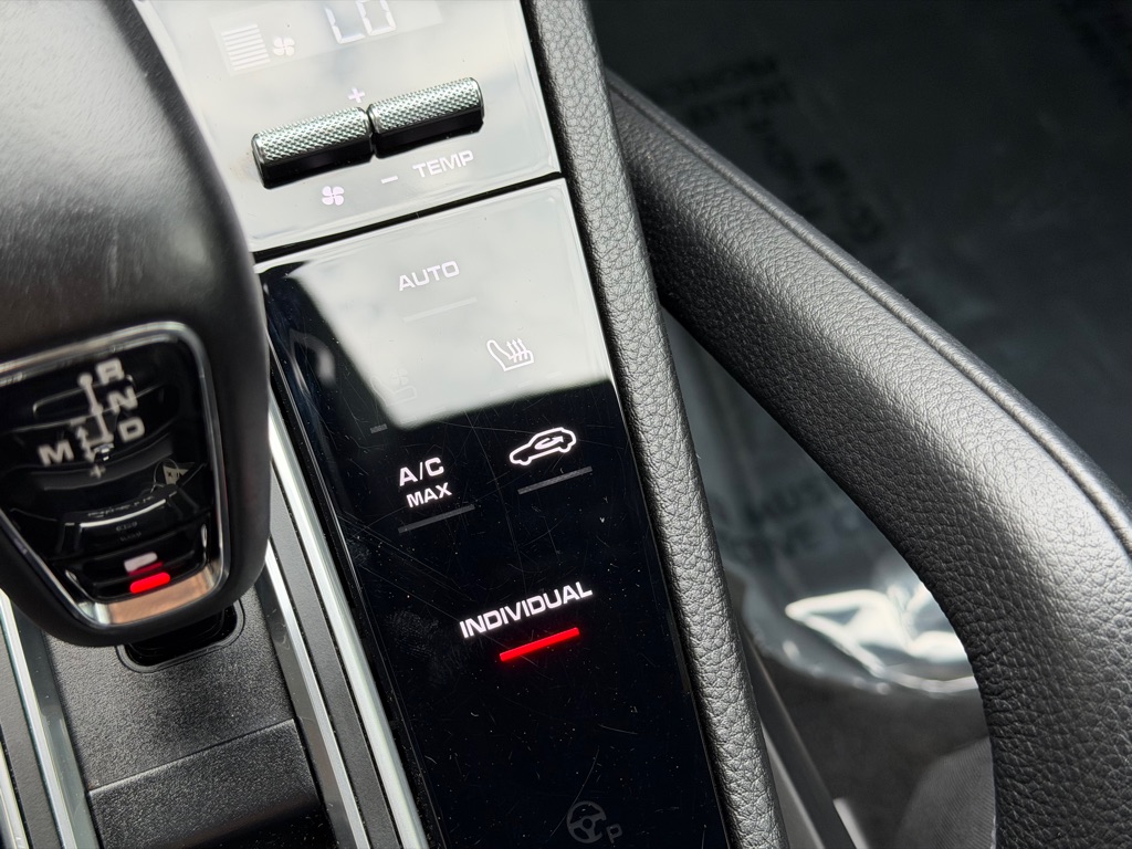 Photo 48 of this PORSCHE CAYENNE