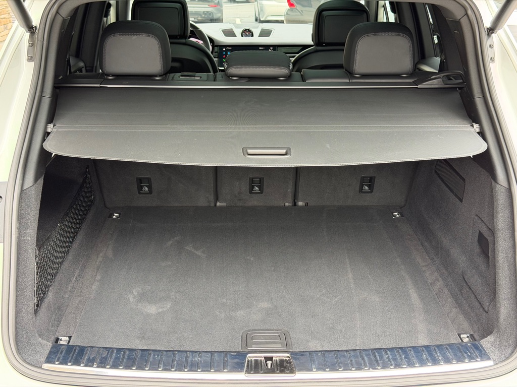 Photo 102 of this PORSCHE CAYENNE
