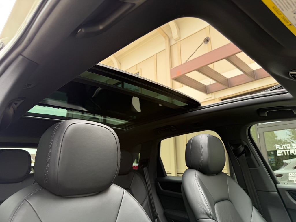 Photo 75 of this PORSCHE CAYENNE