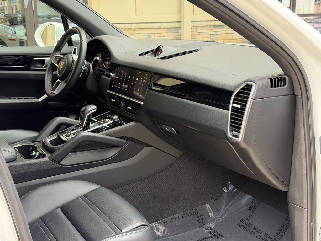Photo 58 of this PORSCHE CAYENNE