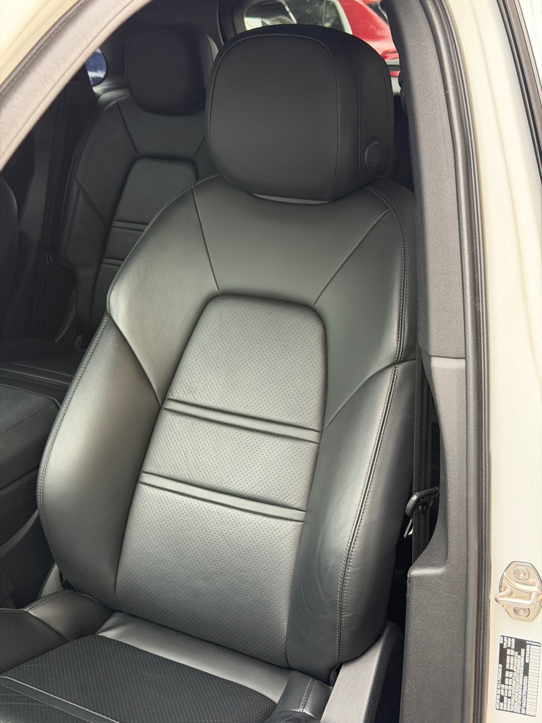 Photo 30 of this PORSCHE CAYENNE