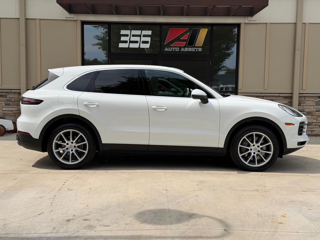 Photo 2 of this PORSCHE CAYENNE