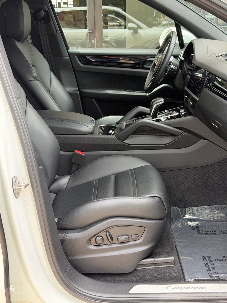 Photo 57 of this PORSCHE CAYENNE