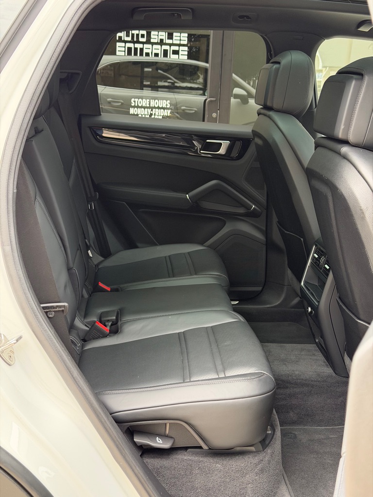 Photo 76 of this PORSCHE CAYENNE