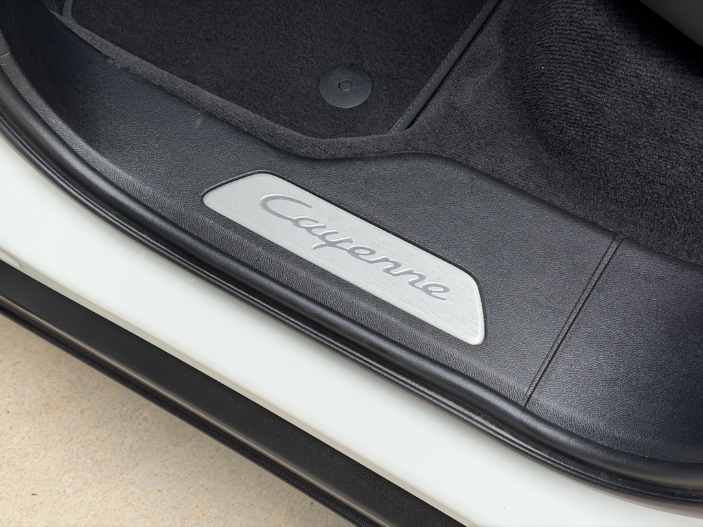 Photo 96 of this PORSCHE CAYENNE