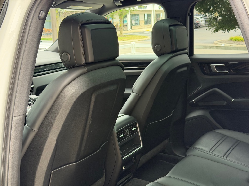 Photo 91 of this PORSCHE CAYENNE