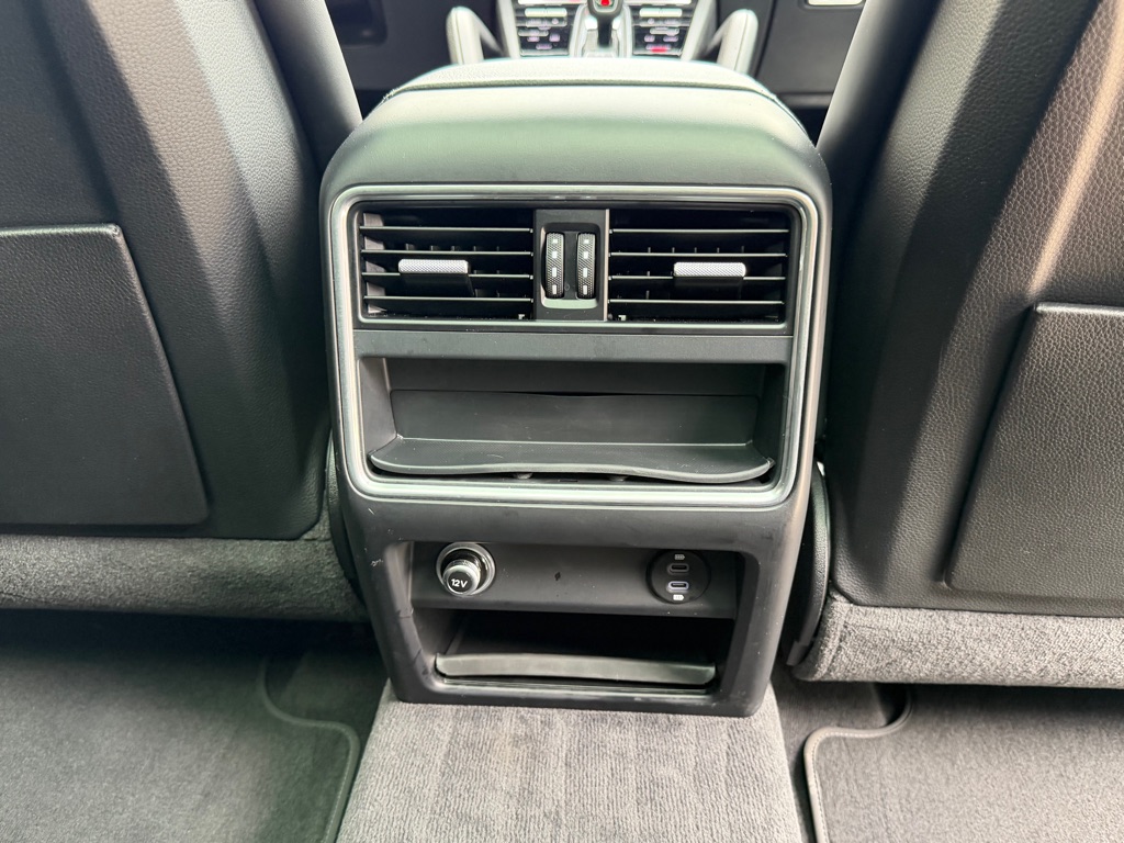 Photo 87 of this PORSCHE CAYENNE