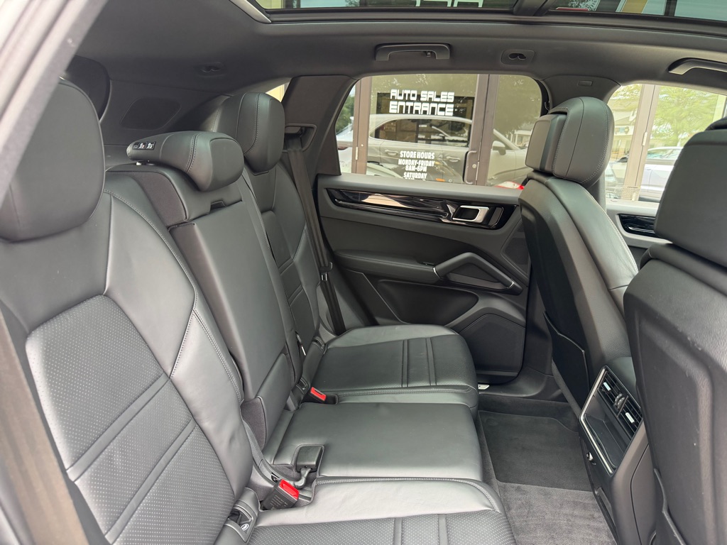 Photo 86 of this PORSCHE CAYENNE
