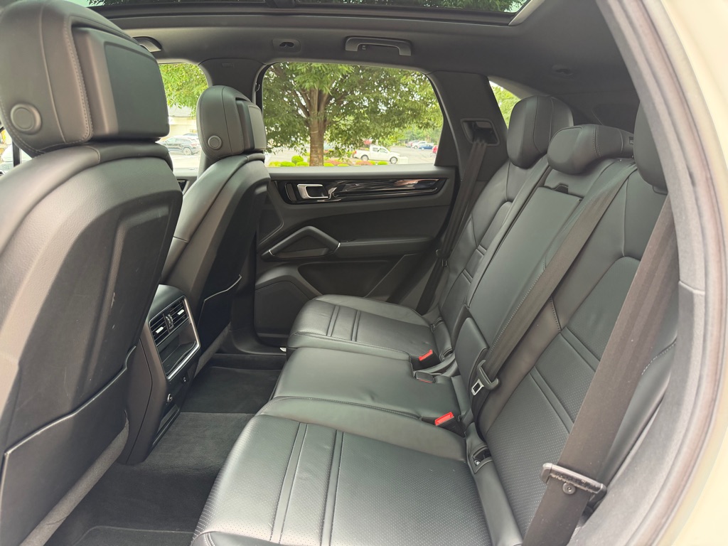 Photo 98 of this PORSCHE CAYENNE