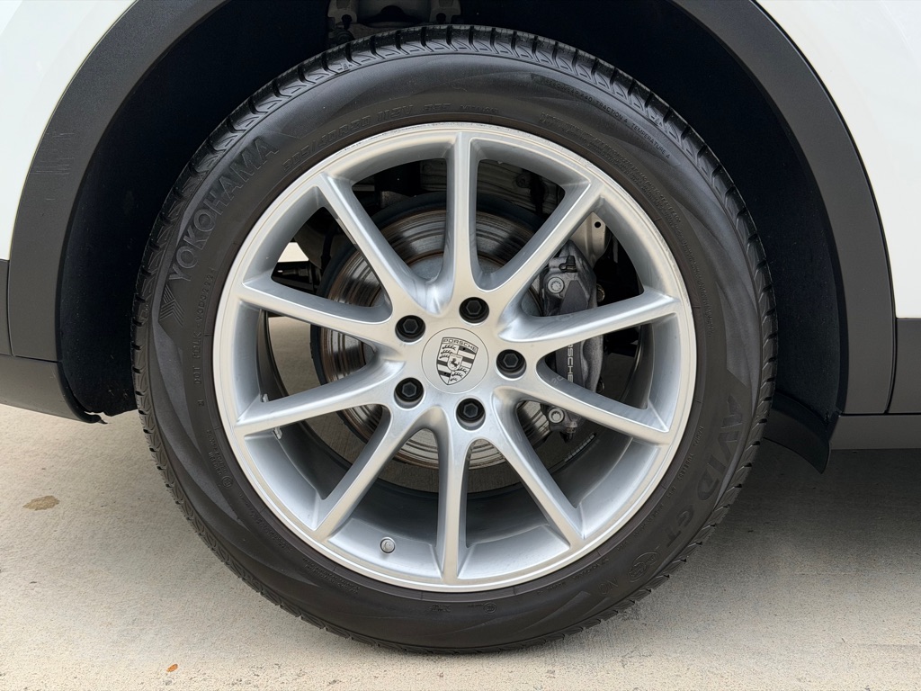 Photo 19 of this PORSCHE CAYENNE