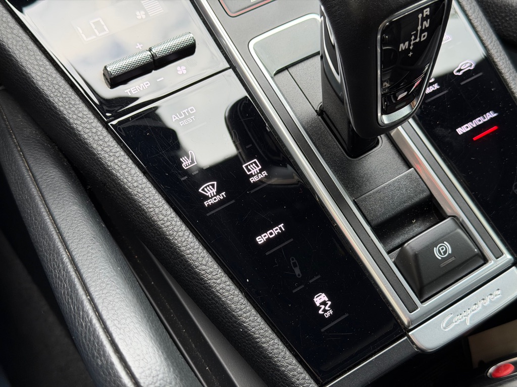 Photo 47 of this PORSCHE CAYENNE