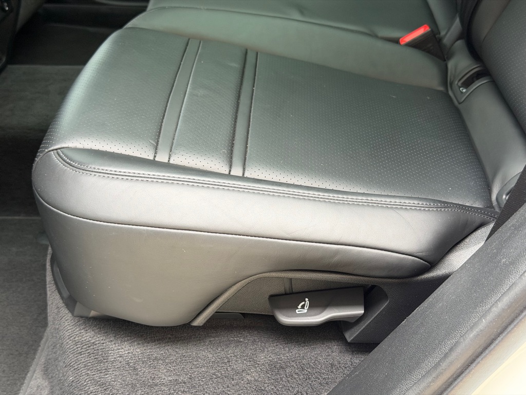 Photo 97 of this PORSCHE CAYENNE