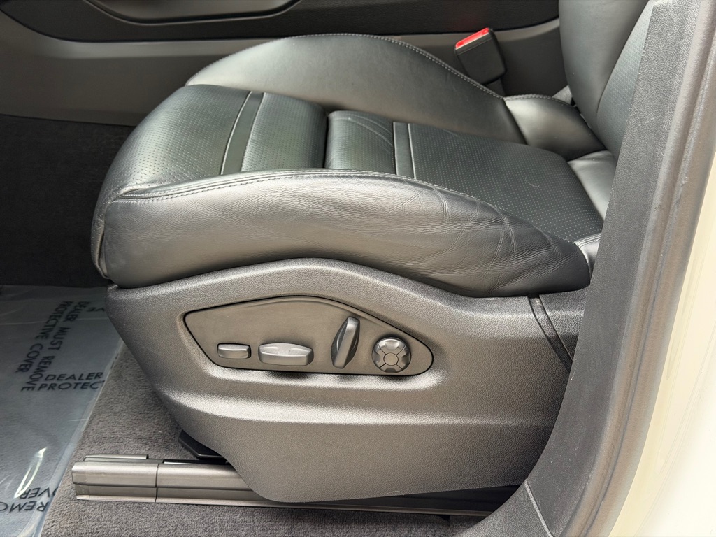 Photo 29 of this PORSCHE CAYENNE