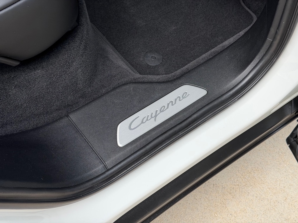 Photo 82 of this PORSCHE CAYENNE