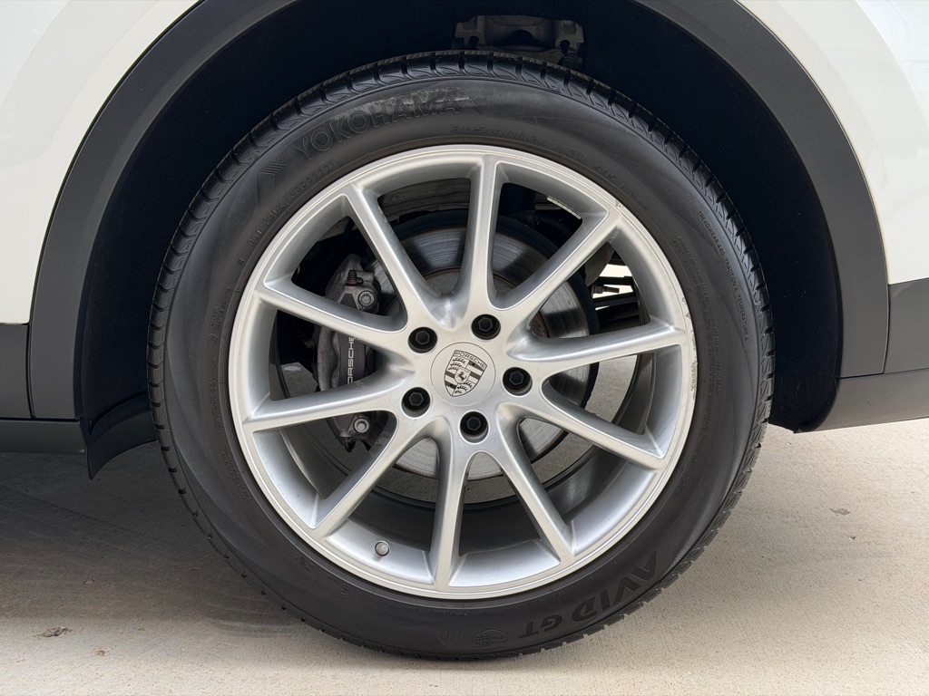 Photo 18 of this PORSCHE CAYENNE