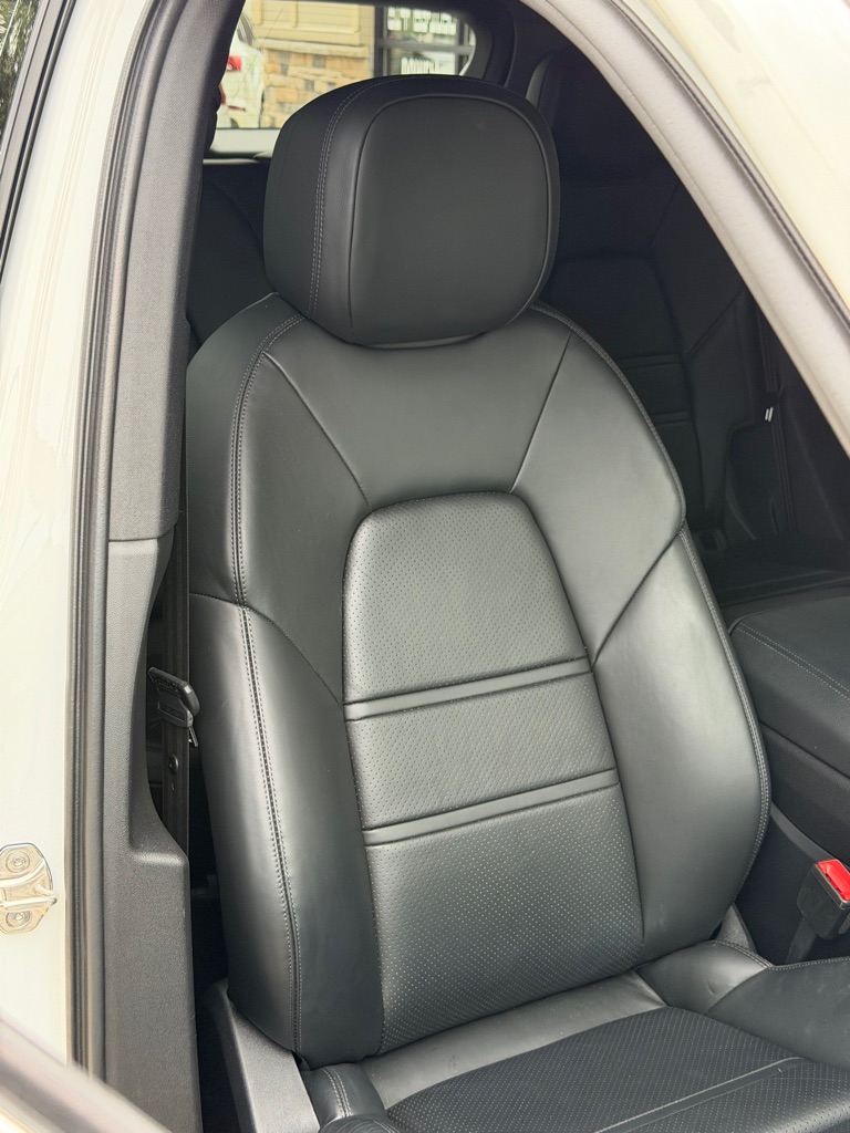 Photo 66 of this PORSCHE CAYENNE