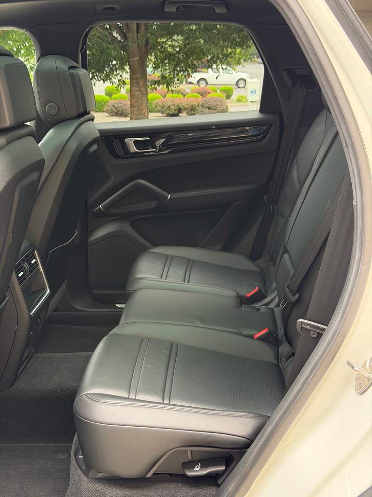 Photo 90 of this PORSCHE CAYENNE