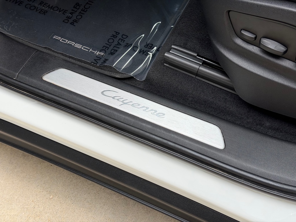 Photo 27 of this PORSCHE CAYENNE