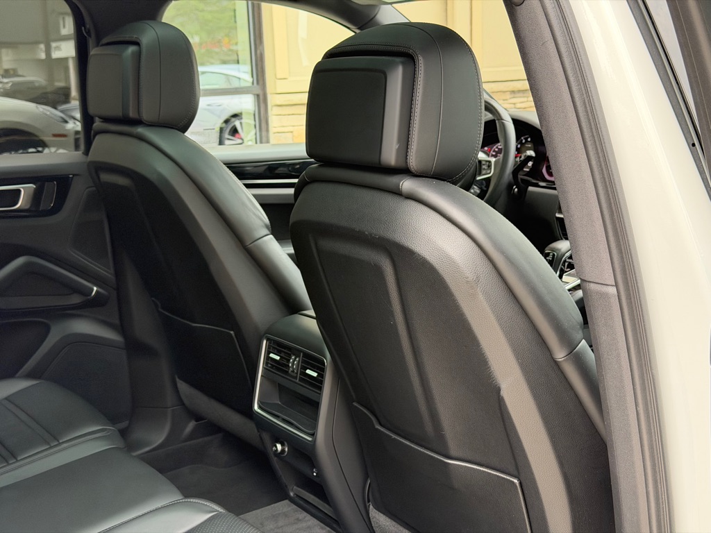 Photo 77 of this PORSCHE CAYENNE