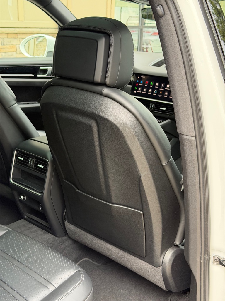 Photo 85 of this PORSCHE CAYENNE