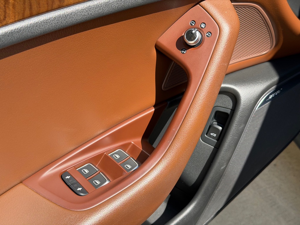 Photo 27 of this AUDI A6