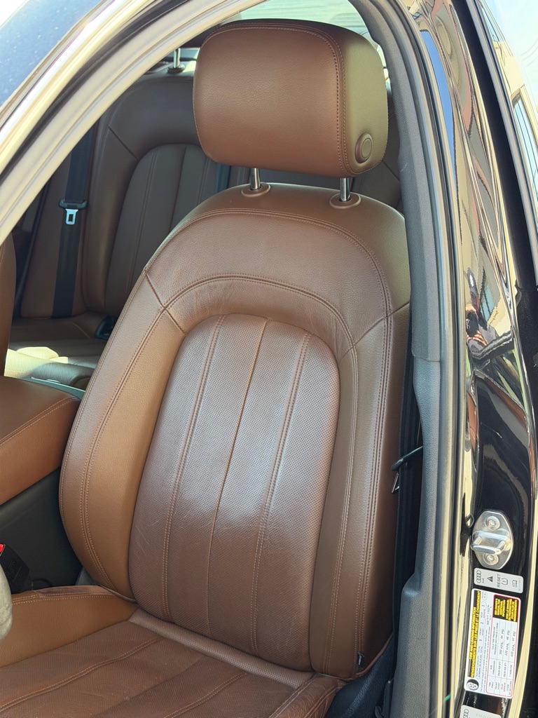 Photo 31 of this AUDI A6