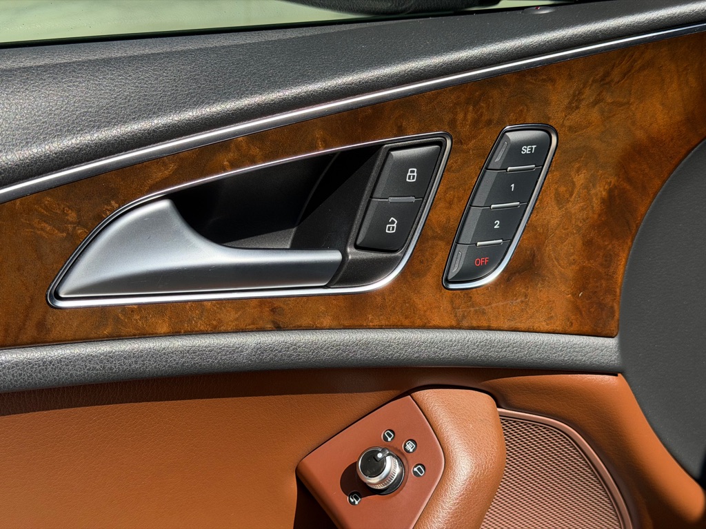 Photo 26 of this AUDI A6