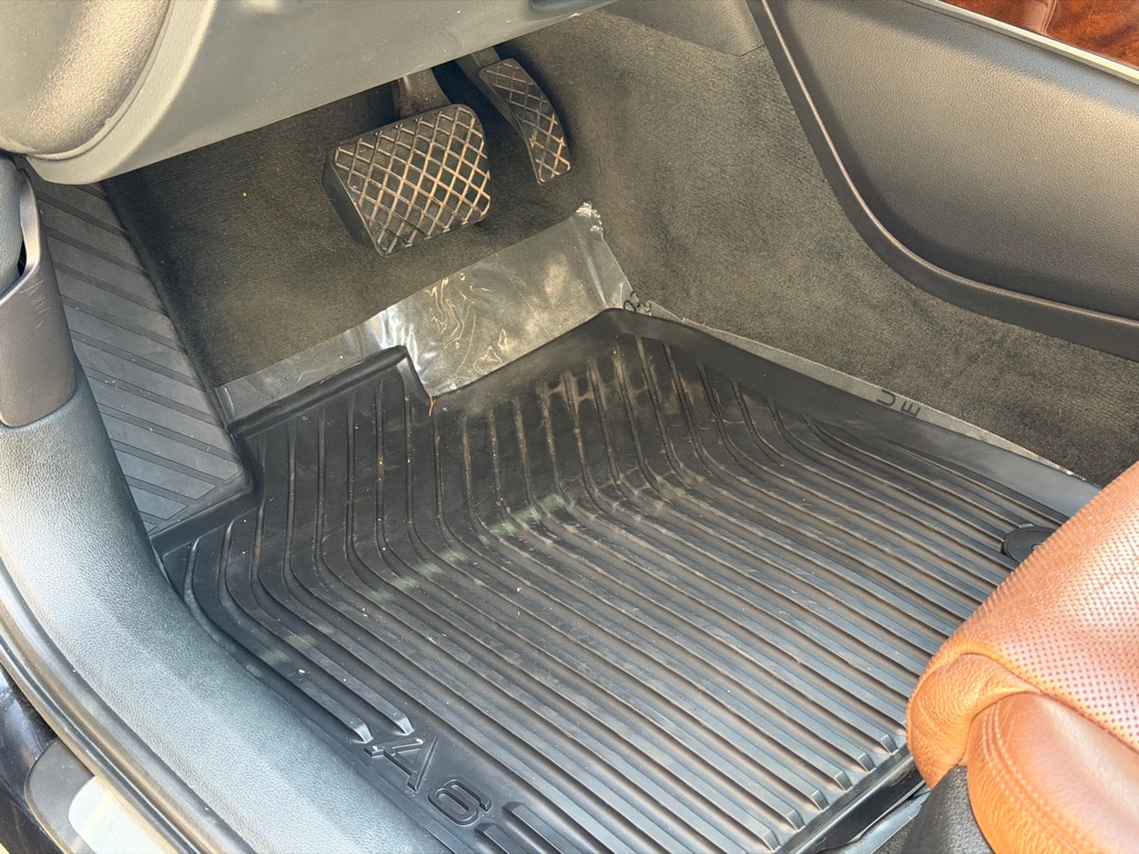 Photo 29 of this AUDI A6