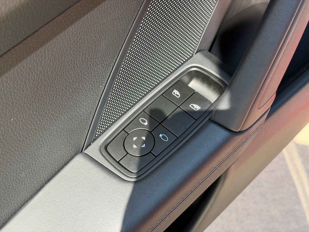 Photo 23 of this PORSCHE 911