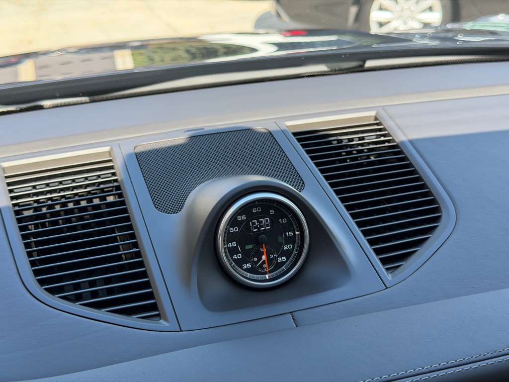 Photo 47 of this PORSCHE MACAN TURBO